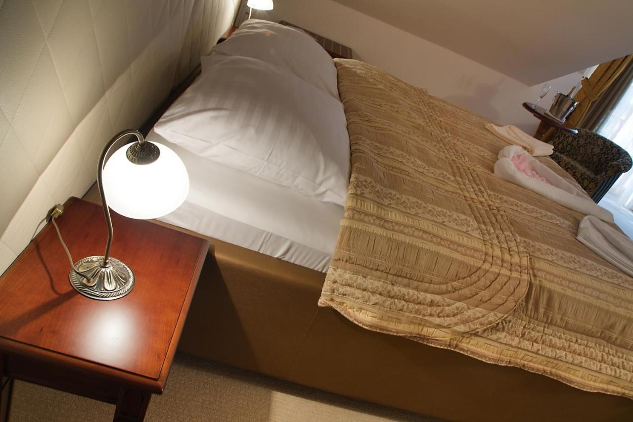 Hotel Gold Chotoviny Oda fotoğraf